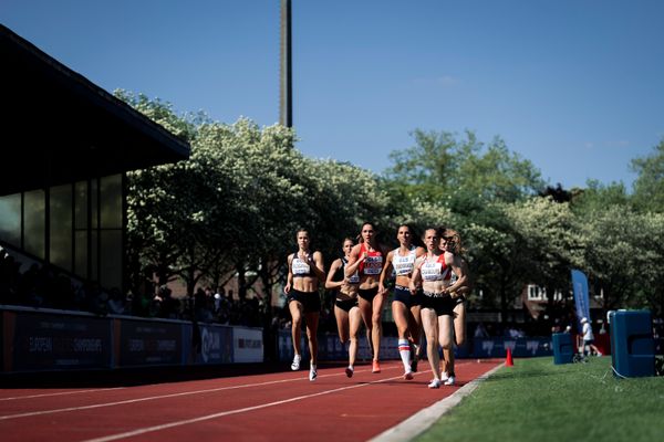 Mareike Rösing (USC Mainz), Carolin Schaefer (Eintracht Frankfurt), Sophie Weißenberg (TSV Bayer 04 Leverkusen), Anna-Lena Obermaier (LG Telis Finanz Regensburg), Leonie Cambours ueber 800m am 08.05.2022 beim Stadtwerke Ratingen Mehrkampf-Meeting 2022 in Ratingen